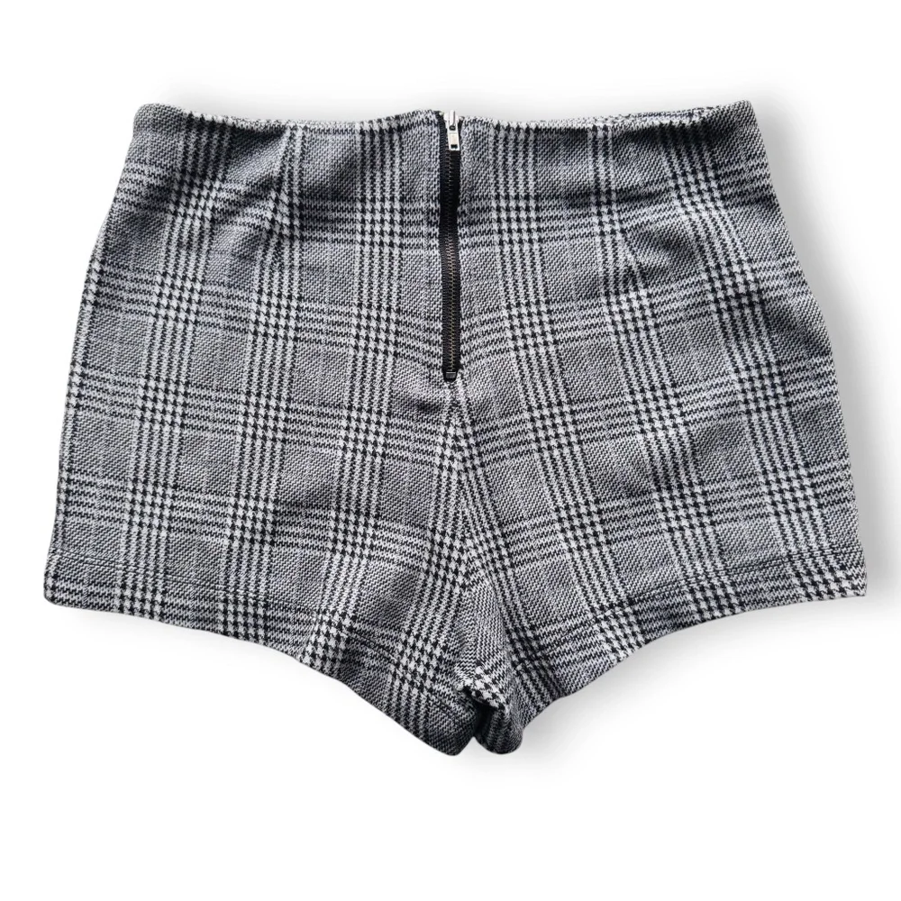 FOREVER 21 Black White Plaid High Waist Shorts Size S - Picture 2 of 6